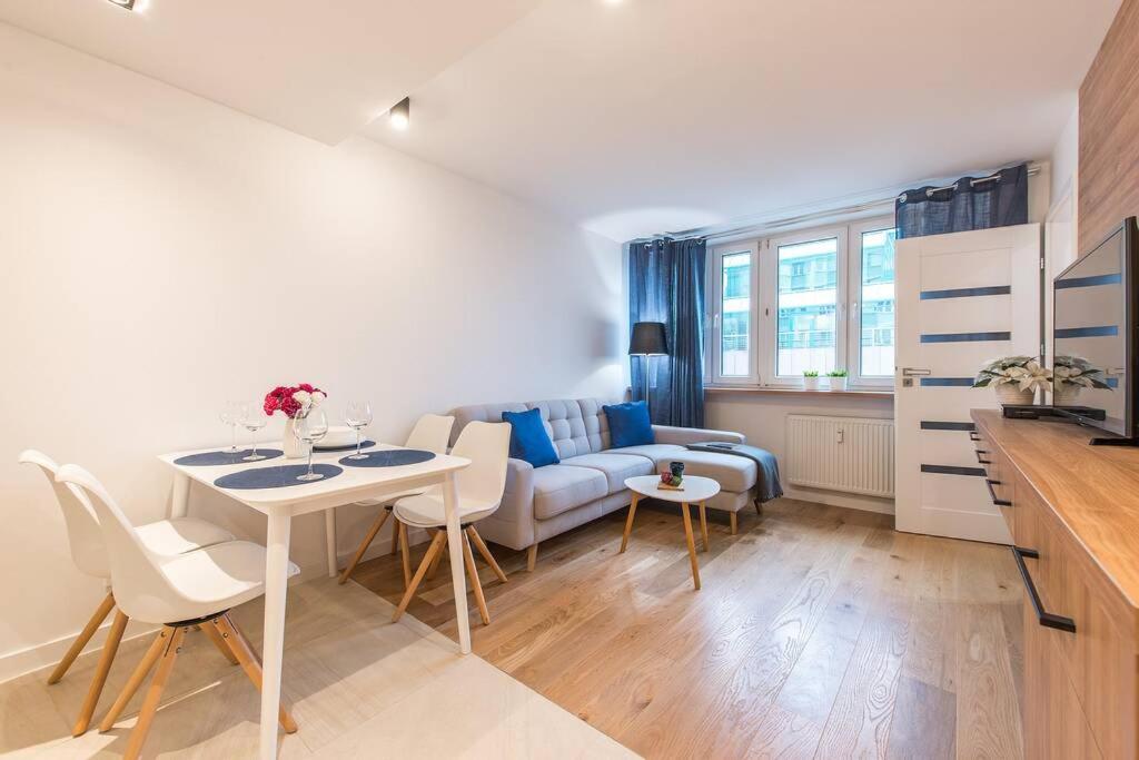 Rondo Onz P&O Serviced Apartments Варшава Екстер'єр фото